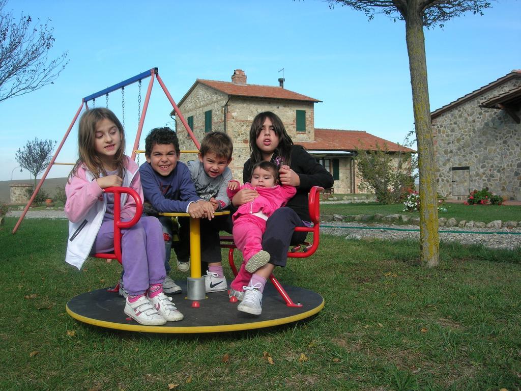 Agriturismo La Valle Del Sole Castiglione d'Orcia Luaran gambar